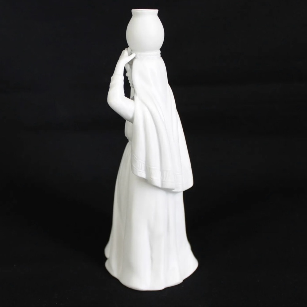 Vintage 1990 Avon Nativity WOMAN WITH WATER JAR Porcelain Figurine White - Picture 2 of 7